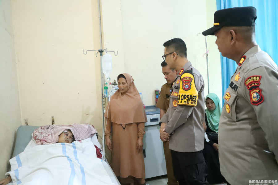 Berikan Perhatian, Kapolres Inhil Jenguk Korban Penganiayaan